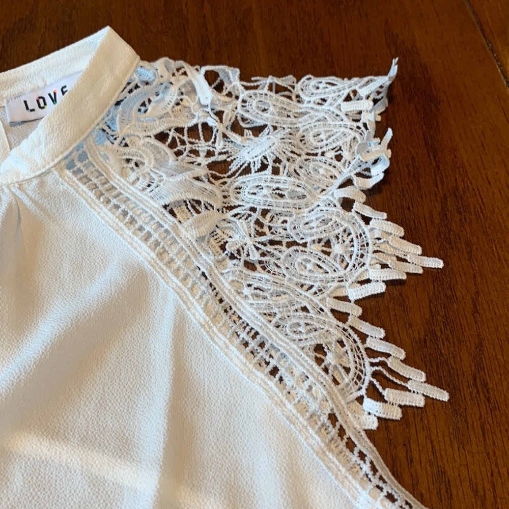 Woman’s Blouse BUNDLE  Size M. Pretty lace detail - Picture 3 of 10